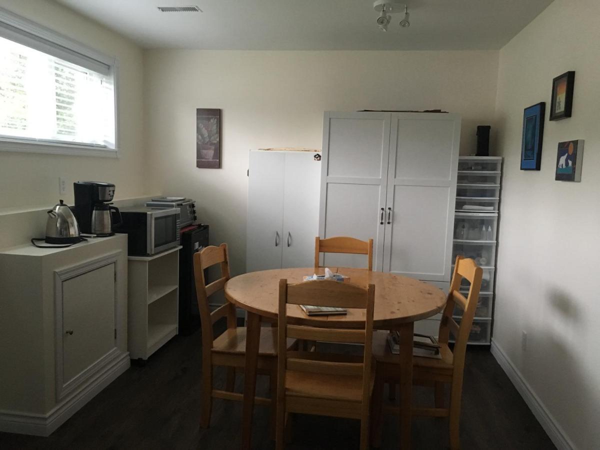 Polar Nights Bed & Breakfast Yellowknife Ngoại thất bức ảnh
