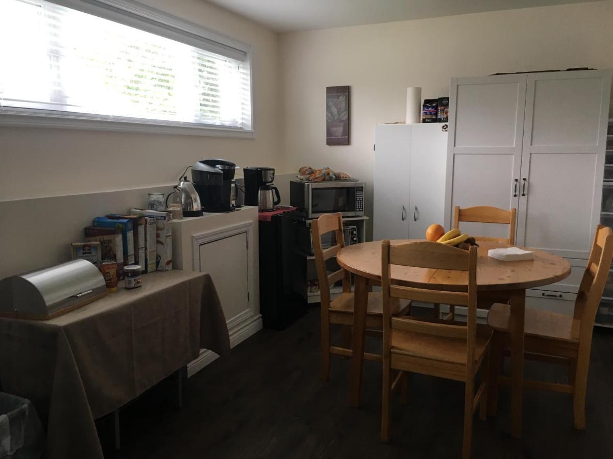 Polar Nights Bed & Breakfast Yellowknife Ngoại thất bức ảnh